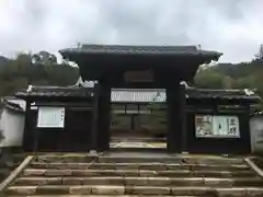 洞春寺の山門