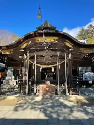 武田神社の本殿・本堂