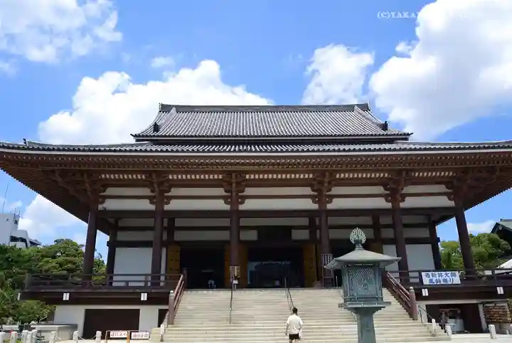 西新井大師総持寺の本殿・本堂