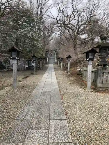 那須温泉神社の{uncategorized: "未分類", other: "その他", undefined: "問題あり", building: "その他建物", grave: "お墓", sacred_gate: "鳥居", guardian: "狛犬", statue: "像", buddha: "仏像", history: "歴史", nature: "自然", garden: "庭園", animal: "動物", pagoda: "塔", temizu: "手水舎", mountain_gate: "山門・神門", sanctuary: "本殿・本堂", subordinate: "末社・摂社", art: "芸術", scenery: "景色", jizo: "地蔵", ema: "絵馬", goshuin: "御朱印", omikuji: "おみくじ", items: "授与品その他", amulet: "お守り", goshuincho: "御朱印帳", eats: "食事", festival: "お祭り", votive_dance: "神楽", shichigosan: "七五三参", wedding: "結婚式", experience: "体験その他", initially: "初詣", around: "周辺", anti_infection: "感染症対策"}
