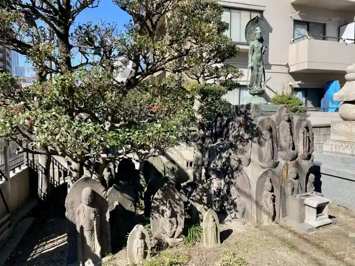 青巒寺の{uncategorized: "未分類", other: "その他", undefined: "問題あり", building: "その他建物", grave: "お墓", sacred_gate: "鳥居", guardian: "狛犬", statue: "像", buddha: "仏像", history: "歴史", nature: "自然", garden: "庭園", animal: "動物", pagoda: "塔", temizu: "手水舎", mountain_gate: "山門・神門", sanctuary: "本殿・本堂", subordinate: "末社・摂社", art: "芸術", scenery: "景色", jizo: "地蔵", ema: "絵馬", goshuin: "御朱印", omikuji: "おみくじ", items: "授与品その他", amulet: "お守り", goshuincho: "御朱印帳", eats: "食事", festival: "お祭り", votive_dance: "神楽", shichigosan: "七五三参", wedding: "結婚式", experience: "体験その他", initially: "初詣", around: "周辺", anti_infection: "感染症対策"}