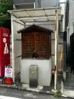 祠(地蔵)の{uncategorized: "未分類", other: "その他", undefined: "問題あり", building: "その他建物", grave: "お墓", sacred_gate: "鳥居", guardian: "狛犬", statue: "像", buddha: "仏像", history: "歴史", nature: "自然", garden: "庭園", animal: "動物", pagoda: "塔", temizu: "手水舎", mountain_gate: "山門・神門", sanctuary: "本殿・本堂", subordinate: "末社・摂社", art: "芸術", scenery: "景色", jizo: "地蔵", ema: "絵馬", goshuin: "御朱印", omikuji: "おみくじ", items: "授与品その他", amulet: "お守り", goshuincho: "御朱印帳", eats: "食事", festival: "お祭り", votive_dance: "神楽", shichigosan: "七五三参", wedding: "結婚式", experience: "体験その他", initially: "初詣", around: "周辺", anti_infection: "感染症対策"}
