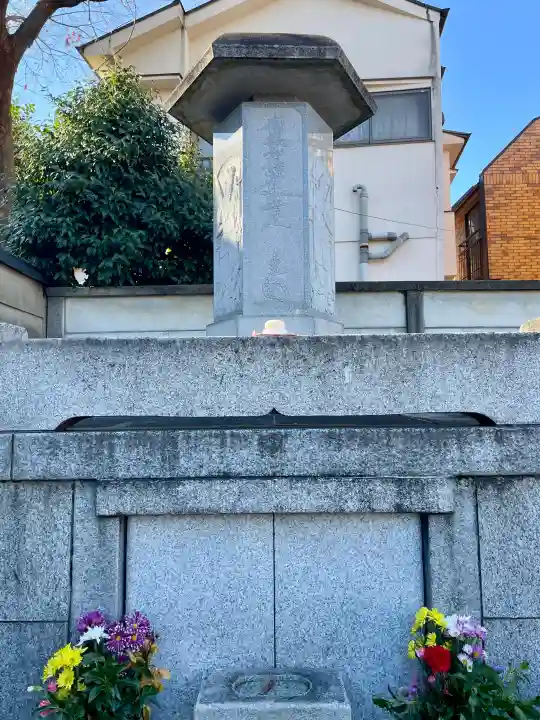 本納寺の{uncategorized: "未分類", other: "その他", undefined: "問題あり", building: "その他建物", grave: "お墓", sacred_gate: "鳥居", guardian: "狛犬", statue: "像", buddha: "仏像", history: "歴史", nature: "自然", garden: "庭園", animal: "動物", pagoda: "塔", temizu: "手水舎", mountain_gate: "山門・神門", sanctuary: "本殿・本堂", subordinate: "末社・摂社", art: "芸術", scenery: "景色", jizo: "地蔵", ema: "絵馬", goshuin: "御朱印", omikuji: "おみくじ", items: "授与品その他", amulet: "お守り", goshuincho: "御朱印帳", eats: "食事", festival: "お祭り", votive_dance: "神楽", shichigosan: "七五三参", wedding: "結婚式", experience: "体験その他", initially: "初詣", around: "周辺", anti_infection: "感染症対策"}