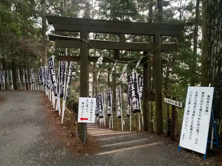 玉置神社の{uncategorized: "未分類", other: "その他", undefined: "問題あり", building: "その他建物", grave: "お墓", sacred_gate: "鳥居", guardian: "狛犬", statue: "像", buddha: "仏像", history: "歴史", nature: "自然", garden: "庭園", animal: "動物", pagoda: "塔", temizu: "手水舎", mountain_gate: "山門・神門", sanctuary: "本殿・本堂", subordinate: "末社・摂社", art: "芸術", scenery: "景色", jizo: "地蔵", ema: "絵馬", goshuin: "御朱印", omikuji: "おみくじ", items: "授与品その他", amulet: "お守り", goshuincho: "御朱印帳", eats: "食事", festival: "お祭り", votive_dance: "神楽", shichigosan: "七五三参", wedding: "結婚式", experience: "体験その他", initially: "初詣", around: "周辺", anti_infection: "感染症対策"}