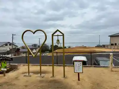 堀出神社の{uncategorized: "未分類", other: "その他", undefined: "問題あり", building: "その他建物", grave: "お墓", sacred_gate: "鳥居", guardian: "狛犬", statue: "像", buddha: "仏像", history: "歴史", nature: "自然", garden: "庭園", animal: "動物", pagoda: "塔", temizu: "手水舎", mountain_gate: "山門・神門", sanctuary: "本殿・本堂", subordinate: "末社・摂社", art: "芸術", scenery: "景色", jizo: "地蔵", ema: "絵馬", goshuin: "御朱印", omikuji: "おみくじ", items: "授与品その他", amulet: "お守り", goshuincho: "御朱印帳", eats: "食事", festival: "お祭り", votive_dance: "神楽", shichigosan: "七五三参", wedding: "結婚式", experience: "体験その他", initially: "初詣", around: "周辺", anti_infection: "感染症対策"}