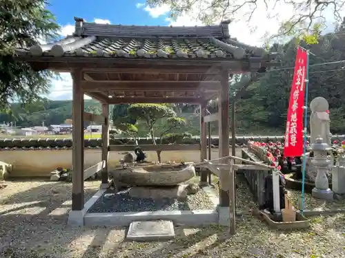 龍性院の手水舎