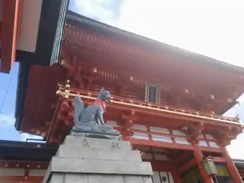 伏見稲荷大社の山門・神門