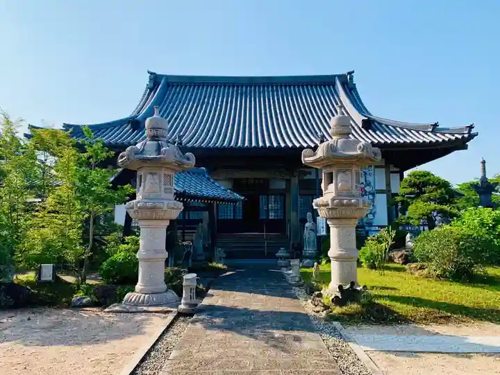 朝日寺の本殿・本堂