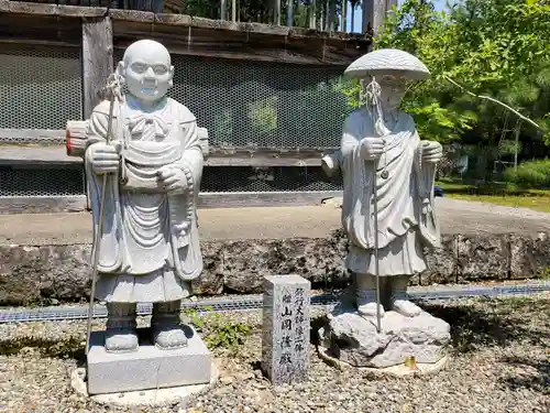 高山寺の像