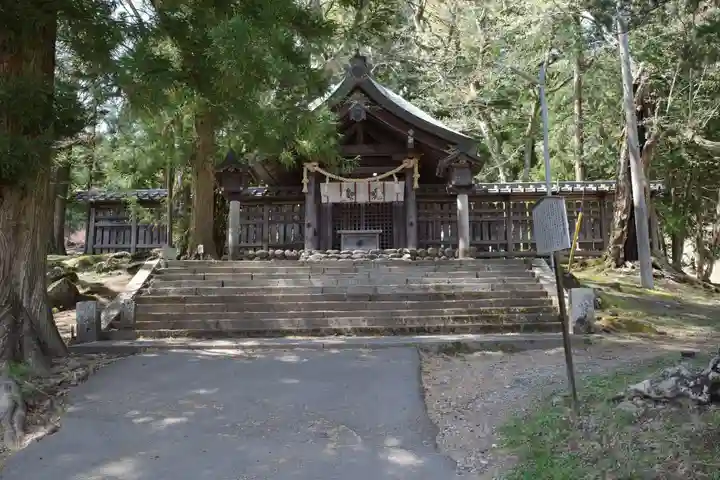 諏訪大社上社前宮の本殿・本堂