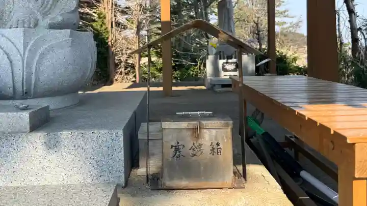 御宮野地蔵尊の{uncategorized: "未分類", other: "その他", undefined: "問題あり", building: "その他建物", grave: "お墓", sacred_gate: "鳥居", guardian: "狛犬", statue: "像", buddha: "仏像", history: "歴史", nature: "自然", garden: "庭園", animal: "動物", pagoda: "塔", temizu: "手水舎", mountain_gate: "山門・神門", sanctuary: "本殿・本堂", subordinate: "末社・摂社", art: "芸術", scenery: "景色", jizo: "地蔵", ema: "絵馬", goshuin: "御朱印", omikuji: "おみくじ", items: "授与品その他", amulet: "お守り", goshuincho: "御朱印帳", eats: "食事", festival: "お祭り", votive_dance: "神楽", shichigosan: "七五三参", wedding: "結婚式", experience: "体験その他", initially: "初詣", around: "周辺", anti_infection: "感染症対策"}