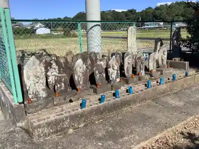 楽田原の三十三間堂の地蔵