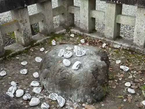 多賀大社の{uncategorized: "未分類", other: "その他", undefined: "問題あり", building: "その他建物", grave: "お墓", sacred_gate: "鳥居", guardian: "狛犬", statue: "像", buddha: "仏像", history: "歴史", nature: "自然", garden: "庭園", animal: "動物", pagoda: "塔", temizu: "手水舎", mountain_gate: "山門・神門", sanctuary: "本殿・本堂", subordinate: "末社・摂社", art: "芸術", scenery: "景色", jizo: "地蔵", ema: "絵馬", goshuin: "御朱印", omikuji: "おみくじ", items: "授与品その他", amulet: "お守り", goshuincho: "御朱印帳", eats: "食事", festival: "お祭り", votive_dance: "神楽", shichigosan: "七五三参", wedding: "結婚式", experience: "体験その他", initially: "初詣", around: "周辺", anti_infection: "感染症対策"}