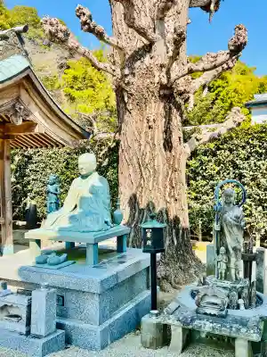 龍泉寺(龍頭不動尊)の{uncategorized: "未分類", other: "その他", undefined: "問題あり", building: "その他建物", grave: "お墓", sacred_gate: "鳥居", guardian: "狛犬", statue: "像", buddha: "仏像", history: "歴史", nature: "自然", garden: "庭園", animal: "動物", pagoda: "塔", temizu: "手水舎", mountain_gate: "山門・神門", sanctuary: "本殿・本堂", subordinate: "末社・摂社", art: "芸術", scenery: "景色", jizo: "地蔵", ema: "絵馬", goshuin: "御朱印", omikuji: "おみくじ", items: "授与品その他", amulet: "お守り", goshuincho: "御朱印帳", eats: "食事", festival: "お祭り", votive_dance: "神楽", shichigosan: "七五三参", wedding: "結婚式", experience: "体験その他", initially: "初詣", around: "周辺", anti_infection: "感染症対策"}