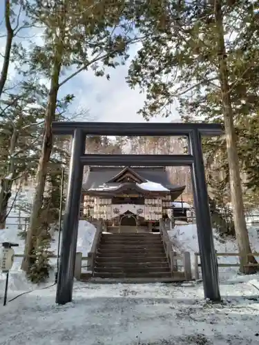 義經神社の鳥居