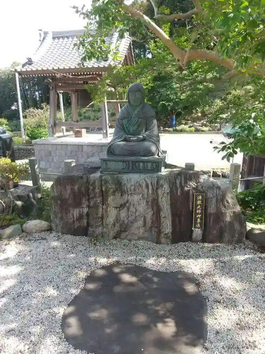 吉祥寺の像