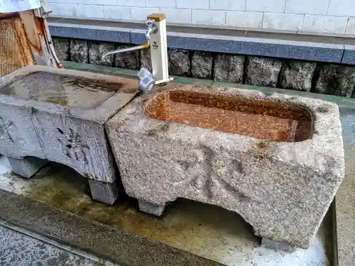 稲荷社（辰巳稲荷社）の手水舎