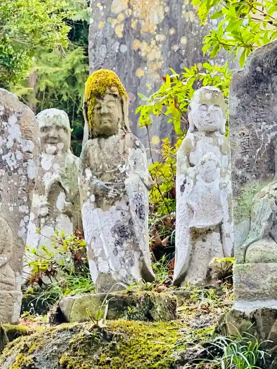 金昌寺の{uncategorized: "未分類", other: "その他", undefined: "問題あり", building: "その他建物", grave: "お墓", sacred_gate: "鳥居", guardian: "狛犬", statue: "像", buddha: "仏像", history: "歴史", nature: "自然", garden: "庭園", animal: "動物", pagoda: "塔", temizu: "手水舎", mountain_gate: "山門・神門", sanctuary: "本殿・本堂", subordinate: "末社・摂社", art: "芸術", scenery: "景色", jizo: "地蔵", ema: "絵馬", goshuin: "御朱印", omikuji: "おみくじ", items: "授与品その他", amulet: "お守り", goshuincho: "御朱印帳", eats: "食事", festival: "お祭り", votive_dance: "神楽", shichigosan: "七五三参", wedding: "結婚式", experience: "体験その他", initially: "初詣", around: "周辺", anti_infection: "感染症対策"}