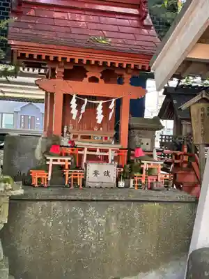 共栄稲荷神社の末社・摂社