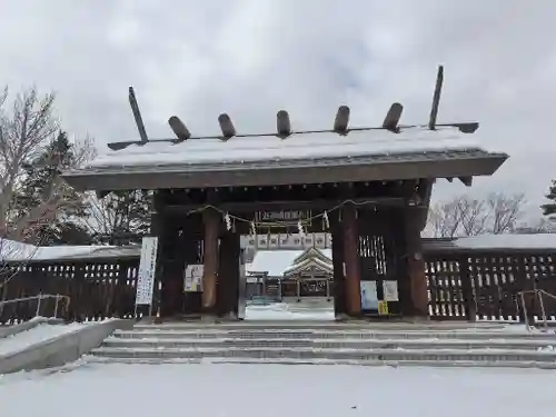 札幌護國神社の山門