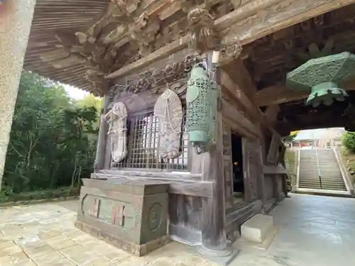 芝山仁王尊 観音教寺の山門