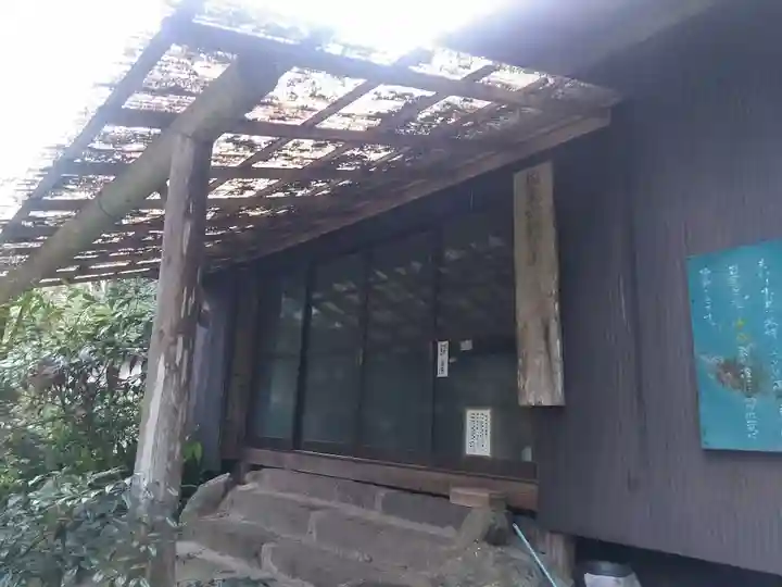 岩脇寺の本殿・本堂