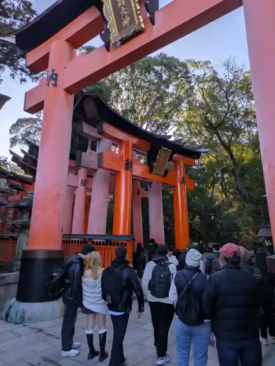 伏見稲荷大社の{uncategorized: "未分類", other: "その他", undefined: "問題あり", building: "その他建物", grave: "お墓", sacred_gate: "鳥居", guardian: "狛犬", statue: "像", buddha: "仏像", history: "歴史", nature: "自然", garden: "庭園", animal: "動物", pagoda: "塔", temizu: "手水舎", mountain_gate: "山門・神門", sanctuary: "本殿・本堂", subordinate: "末社・摂社", art: "芸術", scenery: "景色", jizo: "地蔵", ema: "絵馬", goshuin: "御朱印", omikuji: "おみくじ", items: "授与品その他", amulet: "お守り", goshuincho: "御朱印帳", eats: "食事", festival: "お祭り", votive_dance: "神楽", shichigosan: "七五三参", wedding: "結婚式", experience: "体験その他", initially: "初詣", around: "周辺", anti_infection: "感染症対策"}