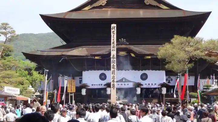 善光寺の本殿・本堂