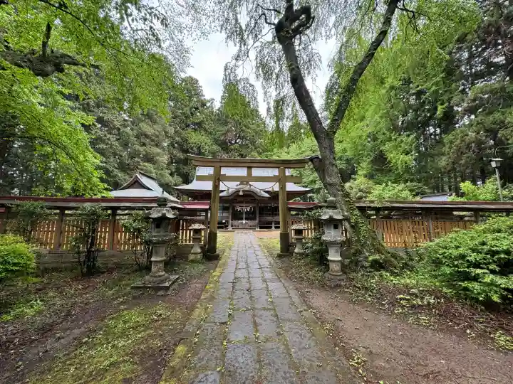 都々古別神社(馬場)の{uncategorized: "未分類", other: "その他", undefined: "問題あり", building: "その他建物", grave: "お墓", sacred_gate: "鳥居", guardian: "狛犬", statue: "像", buddha: "仏像", history: "歴史", nature: "自然", garden: "庭園", animal: "動物", pagoda: "塔", temizu: "手水舎", mountain_gate: "山門・神門", sanctuary: "本殿・本堂", subordinate: "末社・摂社", art: "芸術", scenery: "景色", jizo: "地蔵", ema: "絵馬", goshuin: "御朱印", omikuji: "おみくじ", items: "授与品その他", amulet: "お守り", goshuincho: "御朱印帳", eats: "食事", festival: "お祭り", votive_dance: "神楽", shichigosan: "七五三参", wedding: "結婚式", experience: "体験その他", initially: "初詣", around: "周辺", anti_infection: "感染症対策"}