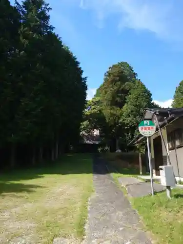 日月社の{uncategorized: "未分類", other: "その他", undefined: "問題あり", building: "その他建物", grave: "お墓", sacred_gate: "鳥居", guardian: "狛犬", statue: "像", buddha: "仏像", history: "歴史", nature: "自然", garden: "庭園", animal: "動物", pagoda: "塔", temizu: "手水舎", mountain_gate: "山門・神門", sanctuary: "本殿・本堂", subordinate: "末社・摂社", art: "芸術", scenery: "景色", jizo: "地蔵", ema: "絵馬", goshuin: "御朱印", omikuji: "おみくじ", items: "授与品その他", amulet: "お守り", goshuincho: "御朱印帳", eats: "食事", festival: "お祭り", votive_dance: "神楽", shichigosan: "七五三参", wedding: "結婚式", experience: "体験その他", initially: "初詣", around: "周辺", anti_infection: "感染症対策"}