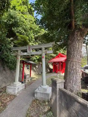 芝守稲荷神社の{uncategorized: "未分類", other: "その他", undefined: "問題あり", building: "その他建物", grave: "お墓", sacred_gate: "鳥居", guardian: "狛犬", statue: "像", buddha: "仏像", history: "歴史", nature: "自然", garden: "庭園", animal: "動物", pagoda: "塔", temizu: "手水舎", mountain_gate: "山門・神門", sanctuary: "本殿・本堂", subordinate: "末社・摂社", art: "芸術", scenery: "景色", jizo: "地蔵", ema: "絵馬", goshuin: "御朱印", omikuji: "おみくじ", items: "授与品その他", amulet: "お守り", goshuincho: "御朱印帳", eats: "食事", festival: "お祭り", votive_dance: "神楽", shichigosan: "七五三参", wedding: "結婚式", experience: "体験その他", initially: "初詣", around: "周辺", anti_infection: "感染症対策"}