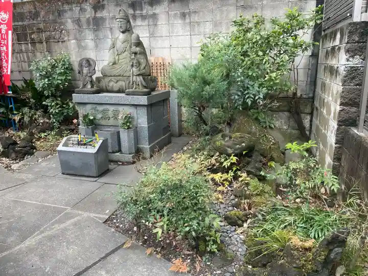 豊川稲荷分霊社の{uncategorized: "未分類", other: "その他", undefined: "問題あり", building: "その他建物", grave: "お墓", sacred_gate: "鳥居", guardian: "狛犬", statue: "像", buddha: "仏像", history: "歴史", nature: "自然", garden: "庭園", animal: "動物", pagoda: "塔", temizu: "手水舎", mountain_gate: "山門・神門", sanctuary: "本殿・本堂", subordinate: "末社・摂社", art: "芸術", scenery: "景色", jizo: "地蔵", ema: "絵馬", goshuin: "御朱印", omikuji: "おみくじ", items: "授与品その他", amulet: "お守り", goshuincho: "御朱印帳", eats: "食事", festival: "お祭り", votive_dance: "神楽", shichigosan: "七五三参", wedding: "結婚式", experience: "体験その他", initially: "初詣", around: "周辺", anti_infection: "感染症対策"}