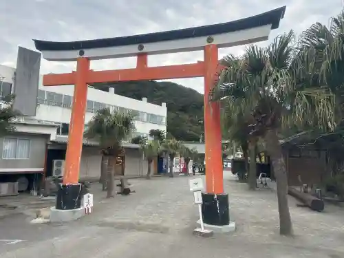 鵜戸神宮の{uncategorized: "未分類", other: "その他", undefined: "問題あり", building: "その他建物", grave: "お墓", sacred_gate: "鳥居", guardian: "狛犬", statue: "像", buddha: "仏像", history: "歴史", nature: "自然", garden: "庭園", animal: "動物", pagoda: "塔", temizu: "手水舎", mountain_gate: "山門・神門", sanctuary: "本殿・本堂", subordinate: "末社・摂社", art: "芸術", scenery: "景色", jizo: "地蔵", ema: "絵馬", goshuin: "御朱印", omikuji: "おみくじ", items: "授与品その他", amulet: "お守り", goshuincho: "御朱印帳", eats: "食事", festival: "お祭り", votive_dance: "神楽", shichigosan: "七五三参", wedding: "結婚式", experience: "体験その他", initially: "初詣", around: "周辺", anti_infection: "感染症対策"}