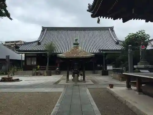 法楽寺の本殿・本堂
