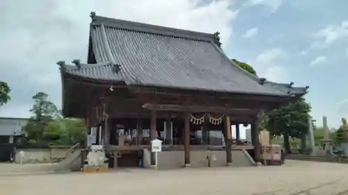 西大寺の本殿・本堂