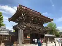 西新井大師総持寺の山門・神門