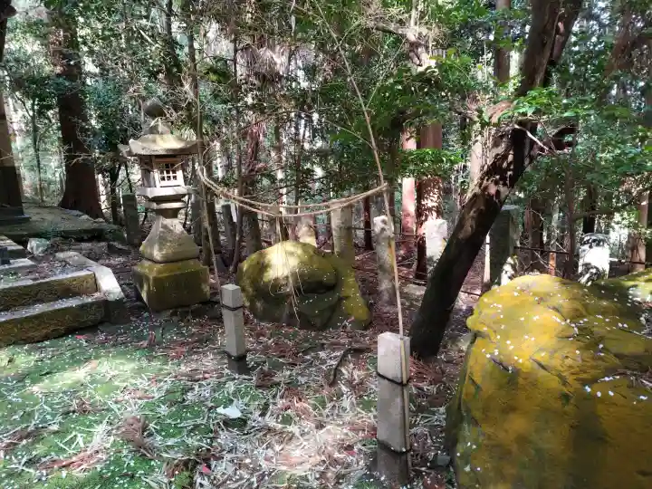 國狭槌神社の{uncategorized: "未分類", other: "その他", undefined: "問題あり", building: "その他建物", grave: "お墓", sacred_gate: "鳥居", guardian: "狛犬", statue: "像", buddha: "仏像", history: "歴史", nature: "自然", garden: "庭園", animal: "動物", pagoda: "塔", temizu: "手水舎", mountain_gate: "山門・神門", sanctuary: "本殿・本堂", subordinate: "末社・摂社", art: "芸術", scenery: "景色", jizo: "地蔵", ema: "絵馬", goshuin: "御朱印", omikuji: "おみくじ", items: "授与品その他", amulet: "お守り", goshuincho: "御朱印帳", eats: "食事", festival: "お祭り", votive_dance: "神楽", shichigosan: "七五三参", wedding: "結婚式", experience: "体験その他", initially: "初詣", around: "周辺", anti_infection: "感染症対策"}