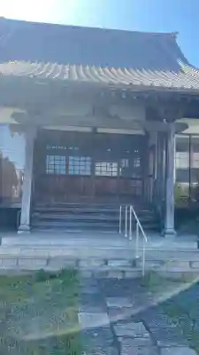本光寺の{uncategorized: "未分類", other: "その他", undefined: "問題あり", building: "その他建物", grave: "お墓", sacred_gate: "鳥居", guardian: "狛犬", statue: "像", buddha: "仏像", history: "歴史", nature: "自然", garden: "庭園", animal: "動物", pagoda: "塔", temizu: "手水舎", mountain_gate: "山門・神門", sanctuary: "本殿・本堂", subordinate: "末社・摂社", art: "芸術", scenery: "景色", jizo: "地蔵", ema: "絵馬", goshuin: "御朱印", omikuji: "おみくじ", items: "授与品その他", amulet: "お守り", goshuincho: "御朱印帳", eats: "食事", festival: "お祭り", votive_dance: "神楽", shichigosan: "七五三参", wedding: "結婚式", experience: "体験その他", initially: "初詣", around: "周辺", anti_infection: "感染症対策"}