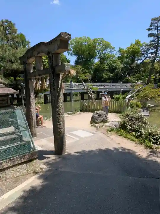 嚴島神社 (京都御苑)の{uncategorized: "未分類", other: "その他", undefined: "問題あり", building: "その他建物", grave: "お墓", sacred_gate: "鳥居", guardian: "狛犬", statue: "像", buddha: "仏像", history: "歴史", nature: "自然", garden: "庭園", animal: "動物", pagoda: "塔", temizu: "手水舎", mountain_gate: "山門・神門", sanctuary: "本殿・本堂", subordinate: "末社・摂社", art: "芸術", scenery: "景色", jizo: "地蔵", ema: "絵馬", goshuin: "御朱印", omikuji: "おみくじ", items: "授与品その他", amulet: "お守り", goshuincho: "御朱印帳", eats: "食事", festival: "お祭り", votive_dance: "神楽", shichigosan: "七五三参", wedding: "結婚式", experience: "体験その他", initially: "初詣", around: "周辺", anti_infection: "感染症対策"}