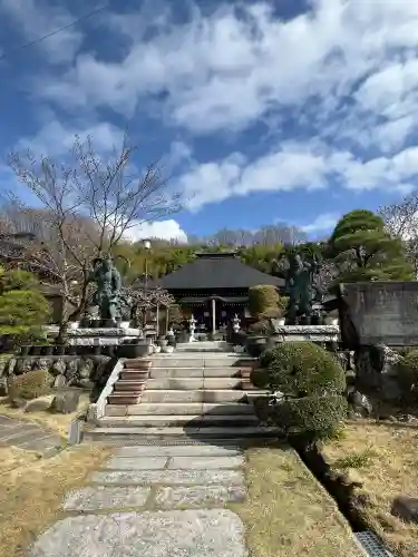 真福寺の{uncategorized: "未分類", other: "その他", undefined: "問題あり", building: "その他建物", grave: "お墓", sacred_gate: "鳥居", guardian: "狛犬", statue: "像", buddha: "仏像", history: "歴史", nature: "自然", garden: "庭園", animal: "動物", pagoda: "塔", temizu: "手水舎", mountain_gate: "山門・神門", sanctuary: "本殿・本堂", subordinate: "末社・摂社", art: "芸術", scenery: "景色", jizo: "地蔵", ema: "絵馬", goshuin: "御朱印", omikuji: "おみくじ", items: "授与品その他", amulet: "お守り", goshuincho: "御朱印帳", eats: "食事", festival: "お祭り", votive_dance: "神楽", shichigosan: "七五三参", wedding: "結婚式", experience: "体験その他", initially: "初詣", around: "周辺", anti_infection: "感染症対策"}