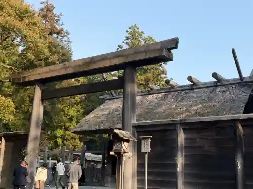 伊勢神宮外宮（豊受大神宮）の{uncategorized: "未分類", other: "その他", undefined: "問題あり", building: "その他建物", grave: "お墓", sacred_gate: "鳥居", guardian: "狛犬", statue: "像", buddha: "仏像", history: "歴史", nature: "自然", garden: "庭園", animal: "動物", pagoda: "塔", temizu: "手水舎", mountain_gate: "山門・神門", sanctuary: "本殿・本堂", subordinate: "末社・摂社", art: "芸術", scenery: "景色", jizo: "地蔵", ema: "絵馬", goshuin: "御朱印", omikuji: "おみくじ", items: "授与品その他", amulet: "お守り", goshuincho: "御朱印帳", eats: "食事", festival: "お祭り", votive_dance: "神楽", shichigosan: "七五三参", wedding: "結婚式", experience: "体験その他", initially: "初詣", around: "周辺", anti_infection: "感染症対策"}