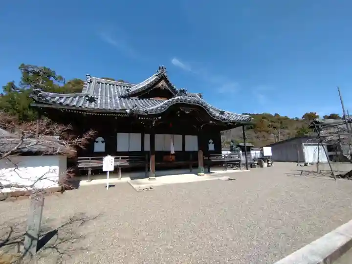 粉河寺の{uncategorized: "未分類", other: "その他", undefined: "問題あり", building: "その他建物", grave: "お墓", sacred_gate: "鳥居", guardian: "狛犬", statue: "像", buddha: "仏像", history: "歴史", nature: "自然", garden: "庭園", animal: "動物", pagoda: "塔", temizu: "手水舎", mountain_gate: "山門・神門", sanctuary: "本殿・本堂", subordinate: "末社・摂社", art: "芸術", scenery: "景色", jizo: "地蔵", ema: "絵馬", goshuin: "御朱印", omikuji: "おみくじ", items: "授与品その他", amulet: "お守り", goshuincho: "御朱印帳", eats: "食事", festival: "お祭り", votive_dance: "神楽", shichigosan: "七五三参", wedding: "結婚式", experience: "体験その他", initially: "初詣", around: "周辺", anti_infection: "感染症対策"}