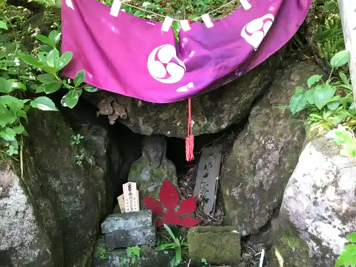 月山神社本宮の末社・摂社