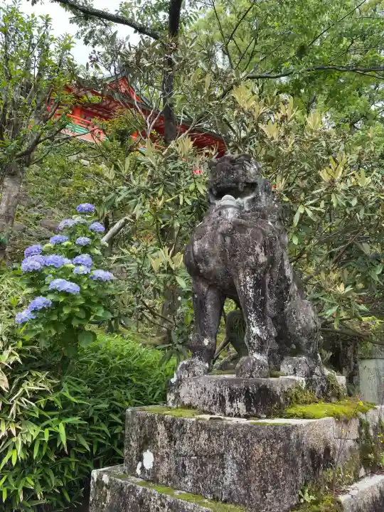熊野那智大社の{uncategorized: "未分類", other: "その他", undefined: "問題あり", building: "その他建物", grave: "お墓", sacred_gate: "鳥居", guardian: "狛犬", statue: "像", buddha: "仏像", history: "歴史", nature: "自然", garden: "庭園", animal: "動物", pagoda: "塔", temizu: "手水舎", mountain_gate: "山門・神門", sanctuary: "本殿・本堂", subordinate: "末社・摂社", art: "芸術", scenery: "景色", jizo: "地蔵", ema: "絵馬", goshuin: "御朱印", omikuji: "おみくじ", items: "授与品その他", amulet: "お守り", goshuincho: "御朱印帳", eats: "食事", festival: "お祭り", votive_dance: "神楽", shichigosan: "七五三参", wedding: "結婚式", experience: "体験その他", initially: "初詣", around: "周辺", anti_infection: "感染症対策"}