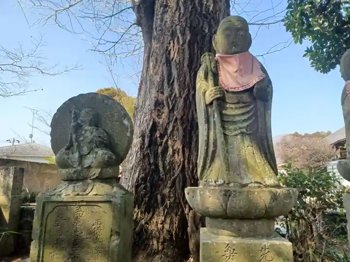 雲性寺の地蔵