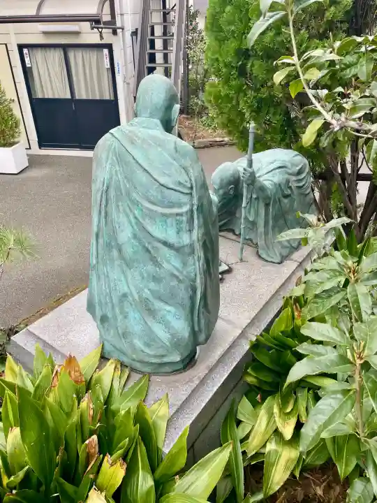 大龍寺の{uncategorized: "未分類", other: "その他", undefined: "問題あり", building: "その他建物", grave: "お墓", sacred_gate: "鳥居", guardian: "狛犬", statue: "像", buddha: "仏像", history: "歴史", nature: "自然", garden: "庭園", animal: "動物", pagoda: "塔", temizu: "手水舎", mountain_gate: "山門・神門", sanctuary: "本殿・本堂", subordinate: "末社・摂社", art: "芸術", scenery: "景色", jizo: "地蔵", ema: "絵馬", goshuin: "御朱印", omikuji: "おみくじ", items: "授与品その他", amulet: "お守り", goshuincho: "御朱印帳", eats: "食事", festival: "お祭り", votive_dance: "神楽", shichigosan: "七五三参", wedding: "結婚式", experience: "体験その他", initially: "初詣", around: "周辺", anti_infection: "感染症対策"}