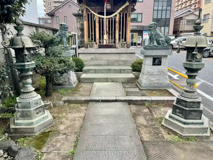 成増氷川神社の{uncategorized: "未分類", other: "その他", undefined: "問題あり", building: "その他建物", grave: "お墓", sacred_gate: "鳥居", guardian: "狛犬", statue: "像", buddha: "仏像", history: "歴史", nature: "自然", garden: "庭園", animal: "動物", pagoda: "塔", temizu: "手水舎", mountain_gate: "山門・神門", sanctuary: "本殿・本堂", subordinate: "末社・摂社", art: "芸術", scenery: "景色", jizo: "地蔵", ema: "絵馬", goshuin: "御朱印", omikuji: "おみくじ", items: "授与品その他", amulet: "お守り", goshuincho: "御朱印帳", eats: "食事", festival: "お祭り", votive_dance: "神楽", shichigosan: "七五三参", wedding: "結婚式", experience: "体験その他", initially: "初詣", around: "周辺", anti_infection: "感染症対策"}