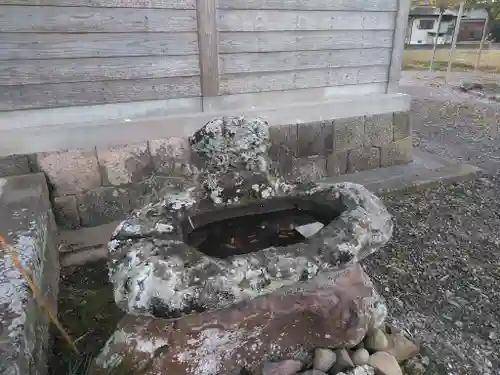 猫石貴船神社の手水舎