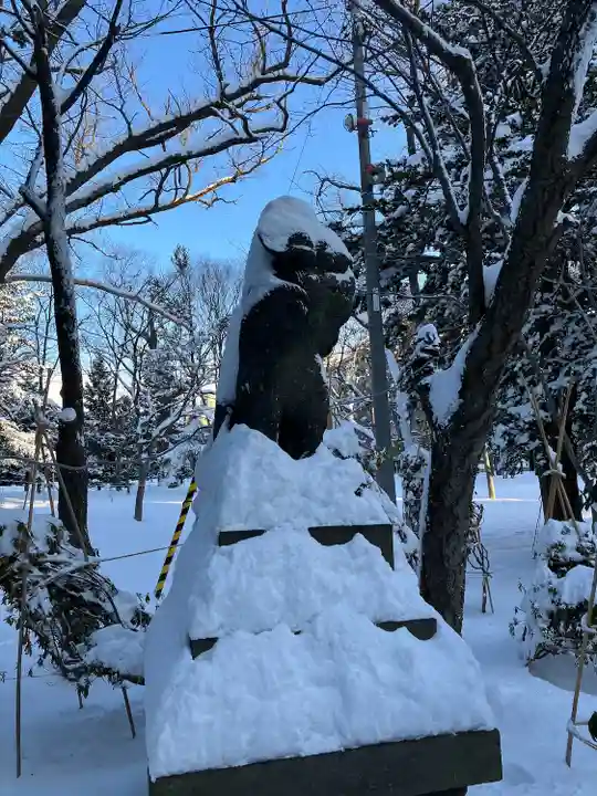 彌彦神社 (伊夜日子神社)の狛犬