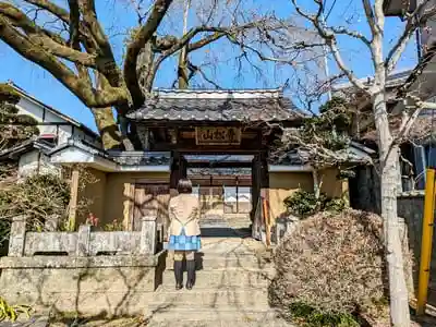 黄梅院の山門